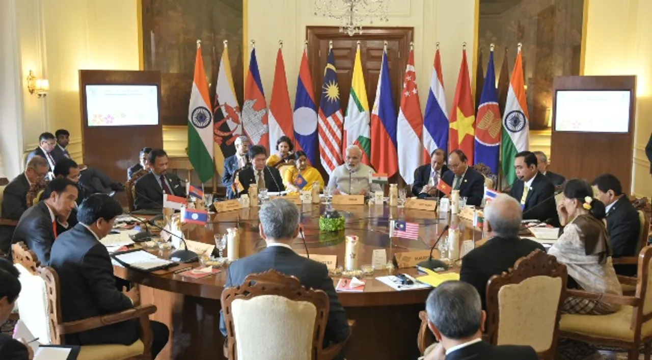  The Prime Minister, Shri Narendra Modi in a retreat meeting with the ASEAN Heads of State/Governments, at Rashtrapati Bhavan, in New Delhi on January 25, 2018. 