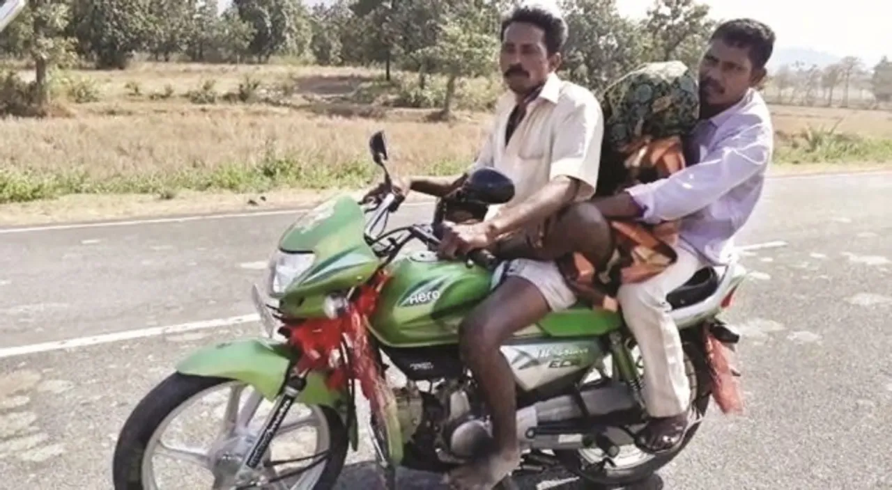  ବାଇକ୍‌ରେ ବୁହା ହେଲା ଶବ