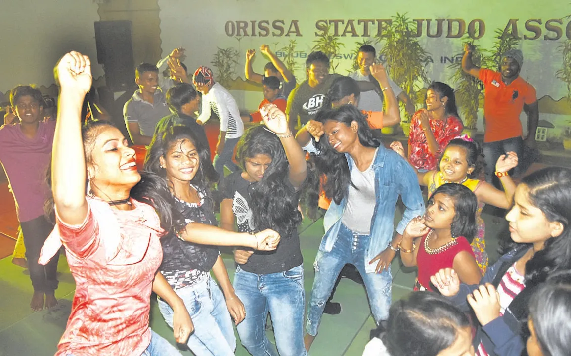  ସ୍ୱାଗତମ୍‌ ୨୦୧୮ : ମଧ୍ୟରାତ୍ରିରେ ମଉଜ