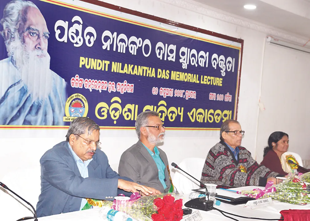  ସାମାଜିକ ଗଣମାଧ୍ୟମ କବିକୁ ସ୍ୱାଧୀନତା ଦେଇଛି