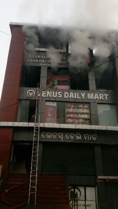  ଜଳିଗଲା ଭେନସ୍‌ ଡେଲିମାର୍ଟର ଦ୍ୱିତୀୟ ମହଲା