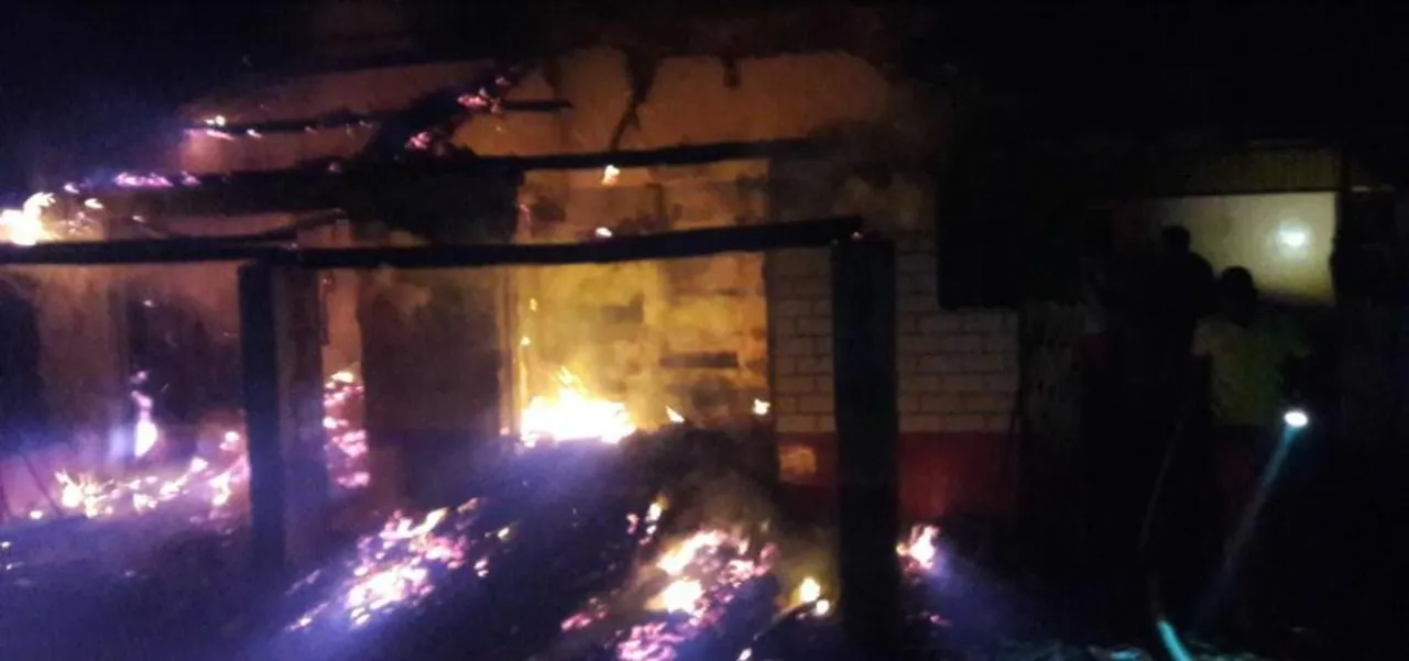  ସୁନ୍ଦରଗଡ଼: ଗୋରୁ ବେପାରରେ ଦାଦାବଟିକୁ ନେଇ ଗୃହଦାହ, ଗଣ୍ଡଗୋଳ, ୨ ଆହତ, ୧୦ ଅଟକ