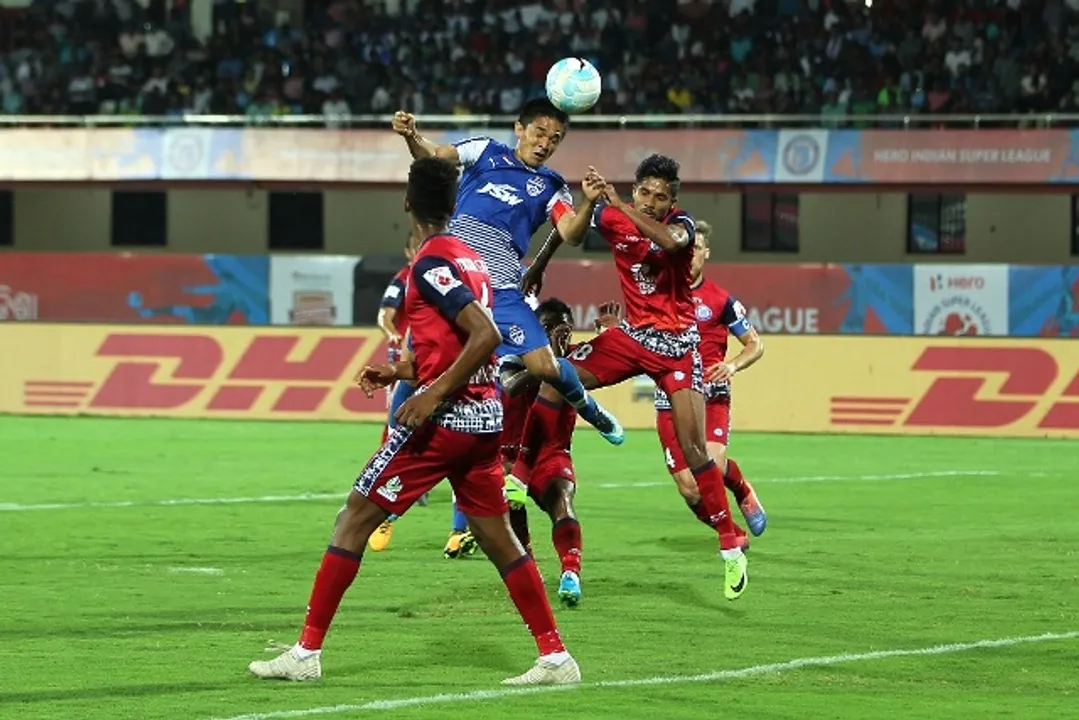  Sunil Chhetri of Bengaluru FC hits goal during match 83 of the Hero Indian Super League between Jamshedpur FC  and Bengaluru FC held at the Kalinga Stadium, Bhubaneswar, India on the 25th Feb 2018

Photo by: Deepak Malik  / ISL / SPORTZPICS 