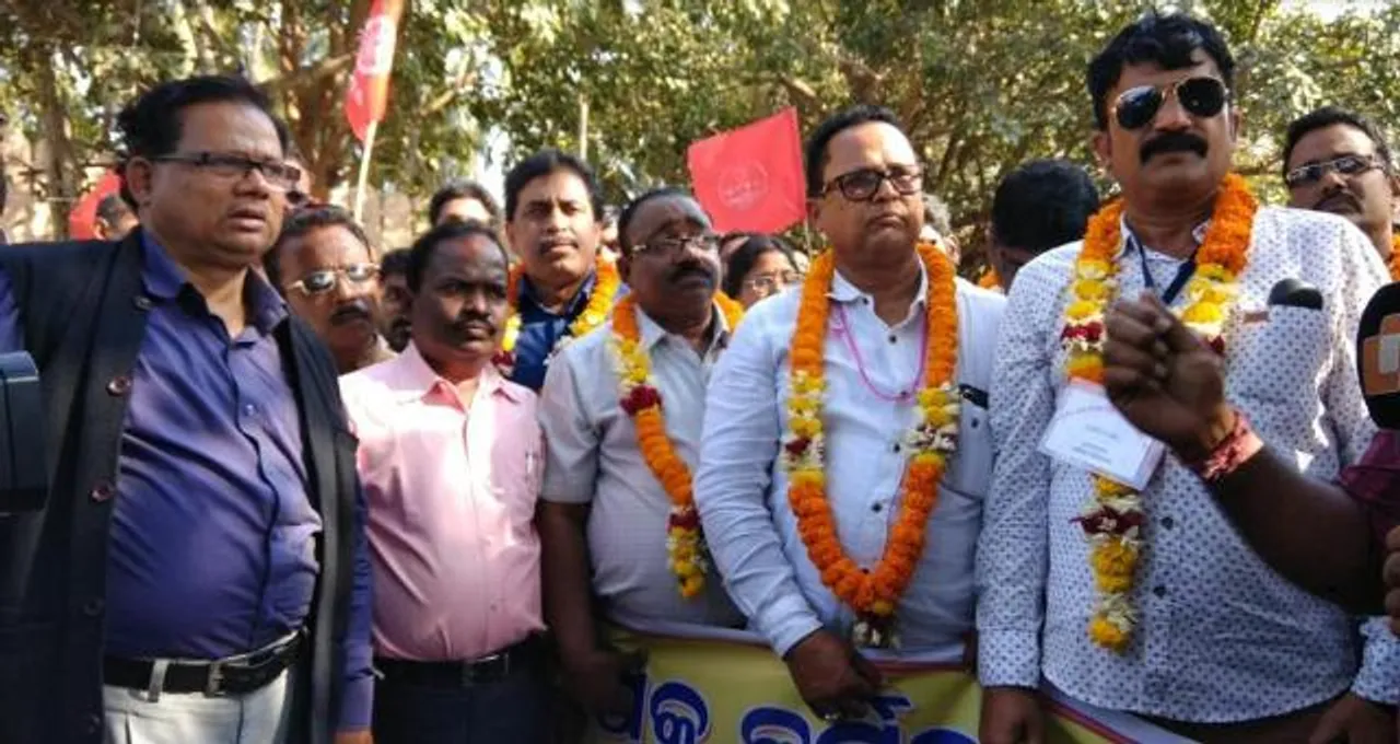  ବ୍ଲକ୍‌ ଗ୍ରାଣ୍ଟ ଉଚ୍ଛେଦ ଓ ସ୍ଥାୟୀ ନିୟୁକ୍ତି ଦାବିରେ ଅଧ୍ୟାପକ ଓ ଶିକ୍ଷକଙ୍କ ପଦଯାତ୍ରା