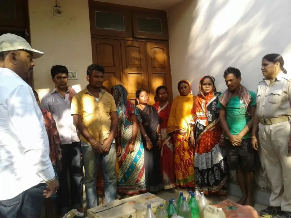  ଧରାପଡ଼ିଲେ ୧୧ ମଦ ବେପାରୀ