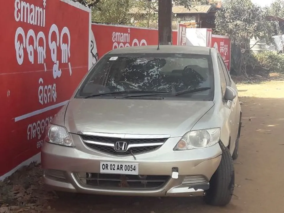  ରାସ୍ତାକଡ଼ରୁ ପରିତ୍ୟକ୍ତ କାର୍‌ ଜବତ