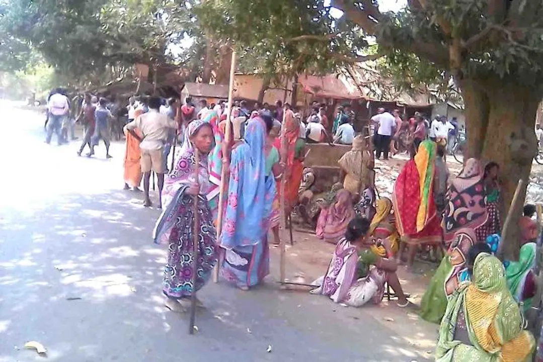  ସୀମା ବିବାଦରୁ ଦୁଇ ଗାଁ ଅଶାନ୍ତ : ବୋମା ମାଡ଼ରେ ଆଠ ଆହତ