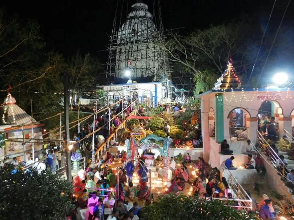  ଦୀପଦାନ ଓ ଭଜନରେ ଭକ୍ତ ବିଭୋର