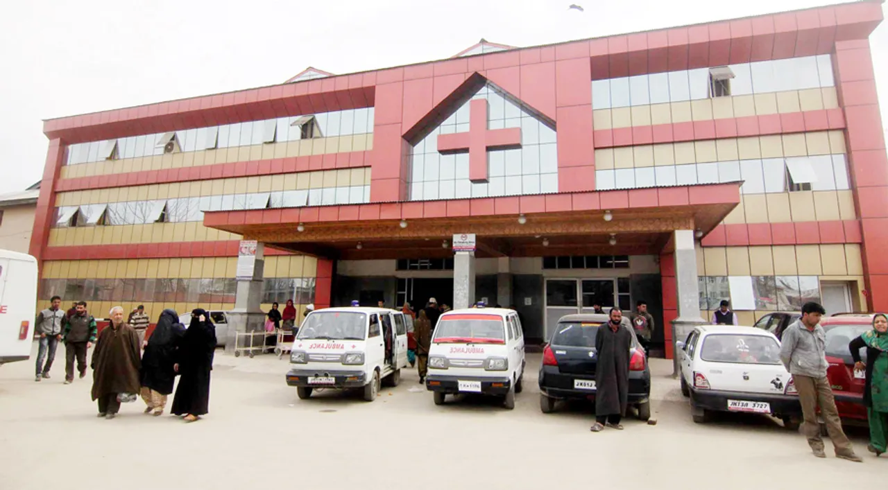  SRINAGAR :  Kashmiri people walks in front of  Shri Maharaja Hari Singh (SMHS) hospital building in Srinagar on  Sunday . Photo/Mohd Amin War 