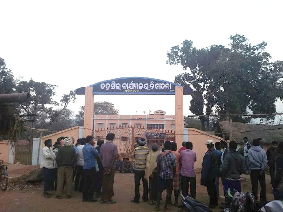  ଭିଜିଲାନ୍‌ସ ଟିମ୍‌କୁ ଅଟକ ରଖି ୬ ଆର୍‌ଆଇ ଗିରଫ