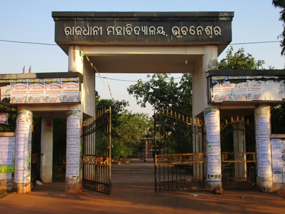  ୫ ଛାତ୍ରଙ୍କୁ ଅଣ୍ଡରଟେକିଂରେ ମୁକୁଳାଇଲେ ଅଭିଭାବକ