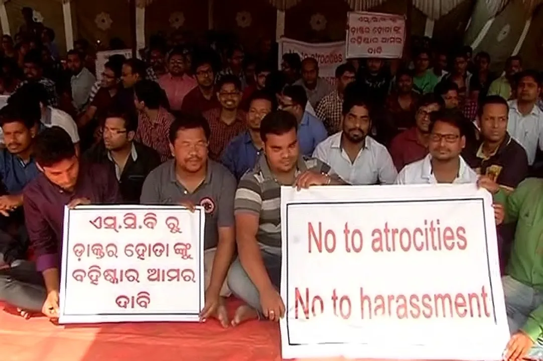  କନିଷ୍ଠ ଡାକ୍ତରଙ୍କ କାର୍ଯ୍ୟବନ୍ଦ ଘଟଣା : ଆଜିଠୁ ଆନ୍ଦୋଳନକାରୀଙ୍କ ରିଲେ ଅନଶନ