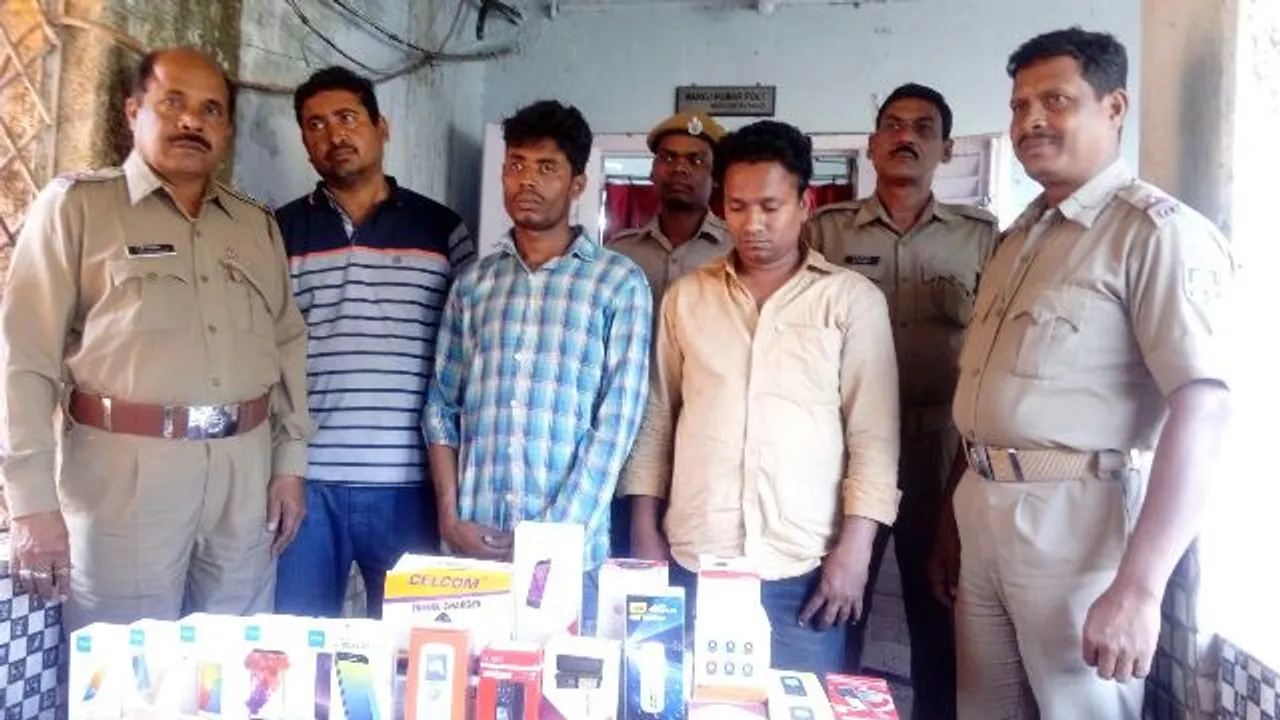  ୬ ମୋବାଇଲ ଲୁଟେରା ଗିରଫ, ୭୦ ମୋବାଇଲ୍‌ ଜବତ