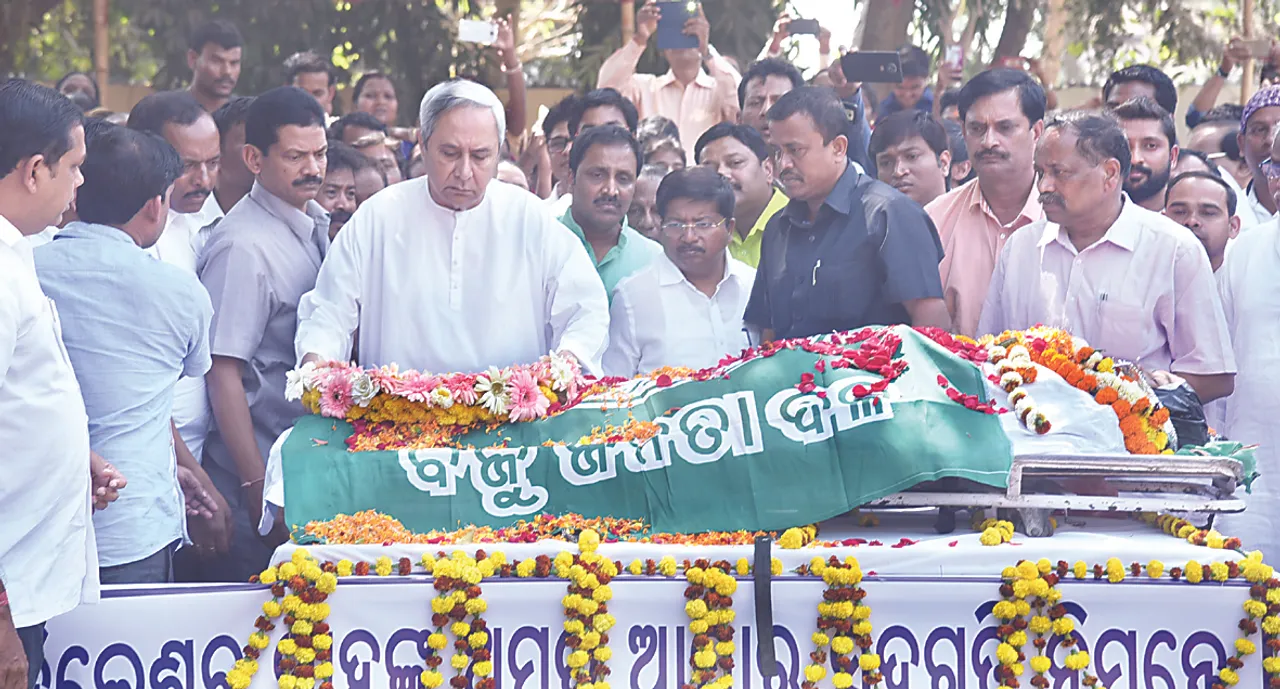  ରାଜ୍ୟ କାର୍ଯ୍ୟାଳୟରେ ଦିଲେଶ୍ୱରଙ୍କୁ ଶ୍ରଦ୍ଧାଞ୍ଜଳି ଜଣାଇଲା ବିଜେଡି