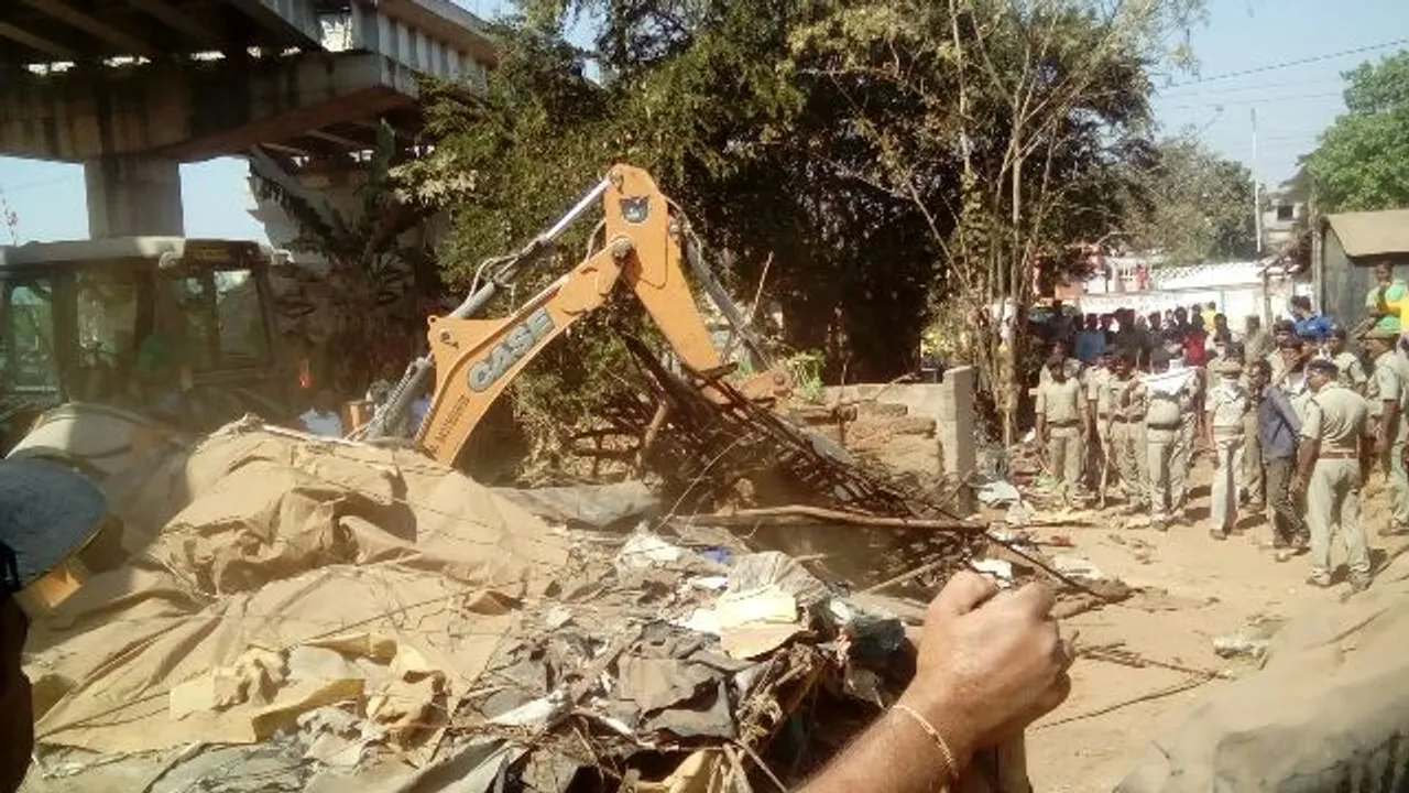  ପୋଖରୀପୁଟ ଓଭରବ୍ରିଜ୍‌ କଡ଼ରୁ ଜବରଦଖଲ ଉଚ୍ଛେଦ