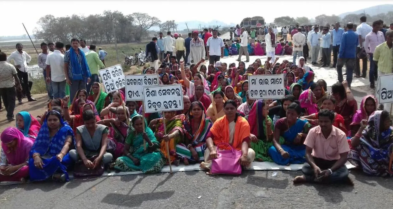  ଯାଜପୁର: ମଦଦେକାନ ଖୋଲିବା ପ୍ରତିବାଦରେ ମହିଳାଙ୍କ ଜାତୀୟ ରାଜପଥ ଅବରୋଧ