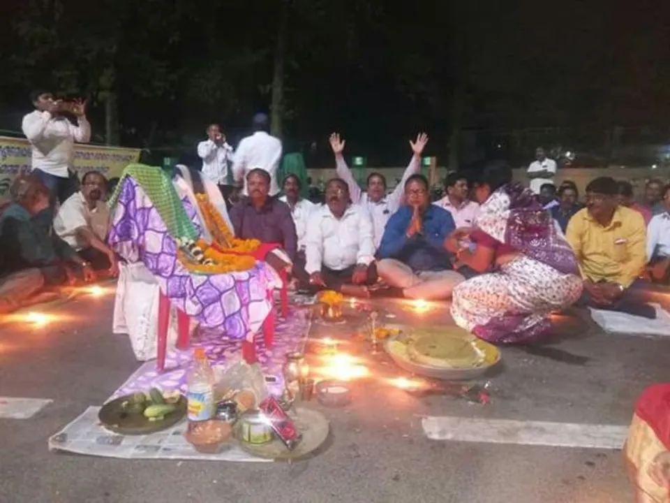  ପ୍ରତିଶ୍ରୁତି ପରେ ବି ଆନ୍ଦୋଳନରେ ସ୍କୁଲ କଲେଜ ଶିକ୍ଷକ