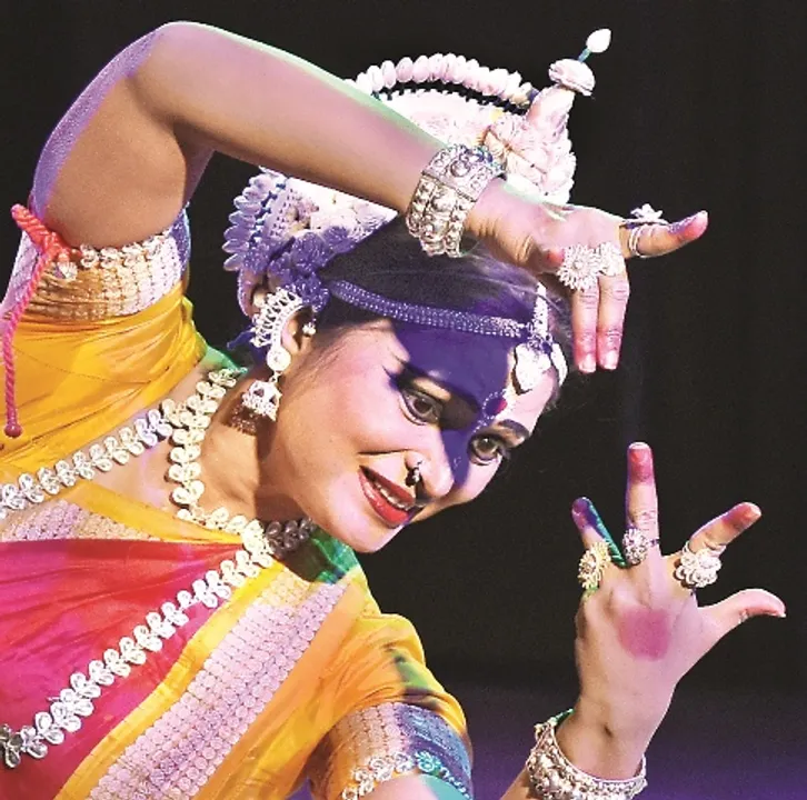  ରାଧାକୃଷ୍ଣଙ୍କ ପ୍ରେମ ରାସରେ ଭିଜିଲେ ଦର୍ଶକ