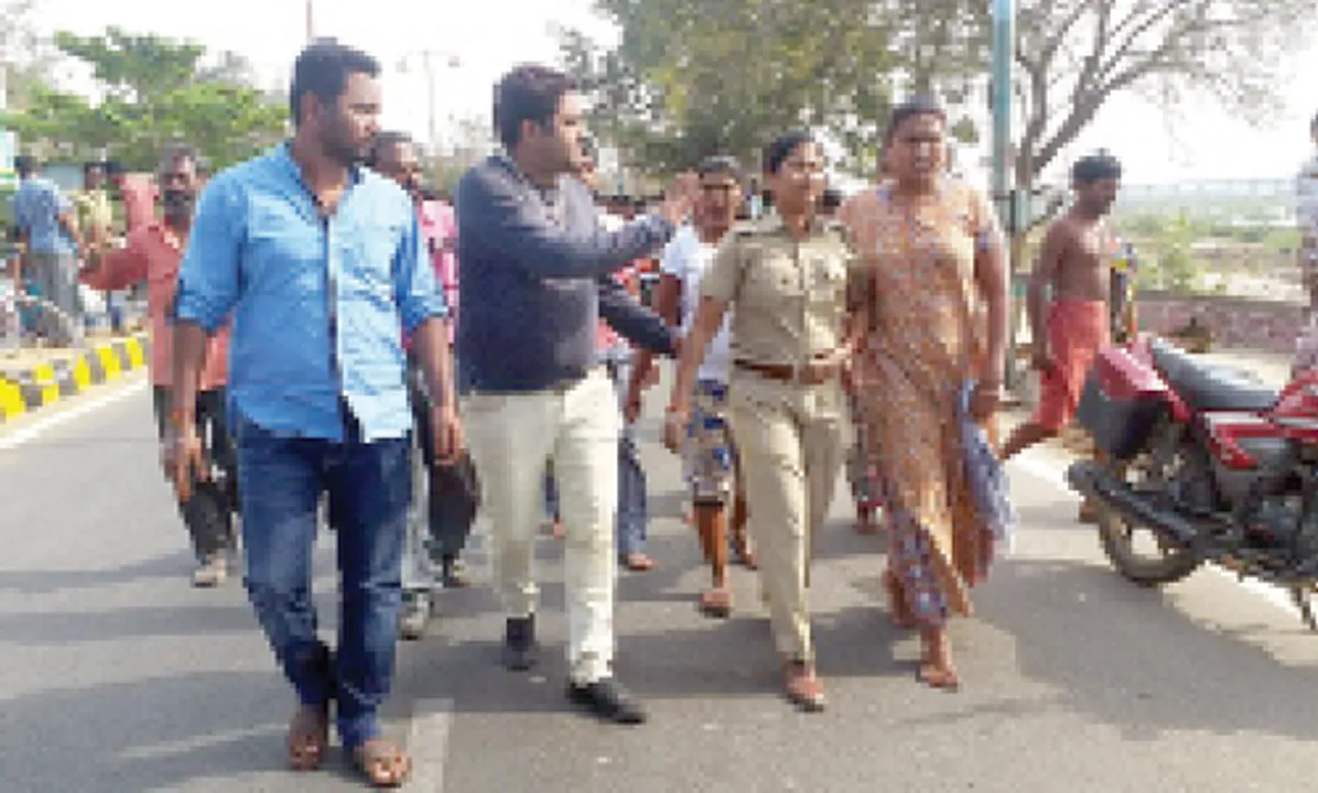  ଦୁର୍ଘଟଣାରେ ପୁଲିସ୍‌ ଅଫିସର ଆହତ