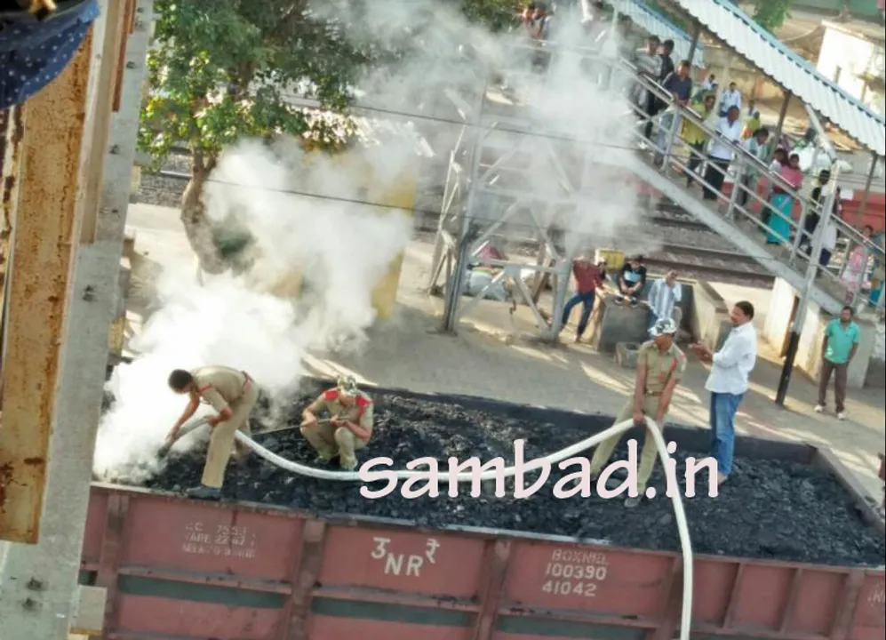 ସମ୍ବଲପୁର: କୋଇଲା ବୋଝେଇ ମାଲଗାଡ଼ିରେ ନିଆଁ