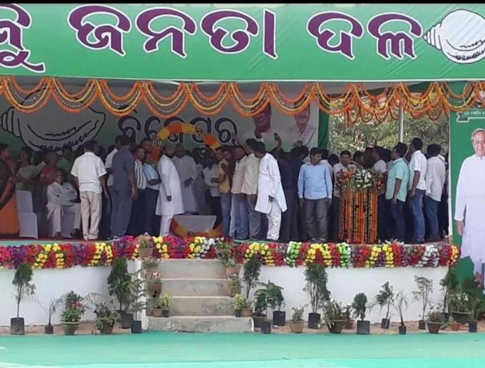  ବିଜେପୁରବାସୀଙ୍କୁ ‘ଜୁହାର ବିଜେପୁର’ କହି ଧନ୍ୟବାଦ ଜଣାଇଲେ ମୁଖ୍ୟମନ୍ତ୍ରୀ, ସମସ୍ତ ନିର୍ବାଚନୀ ପ୍ରତିଶ୍ରୁତି ପୂରଣ ହେବ ବୋଲି ଘୋଷଣା କଲେ