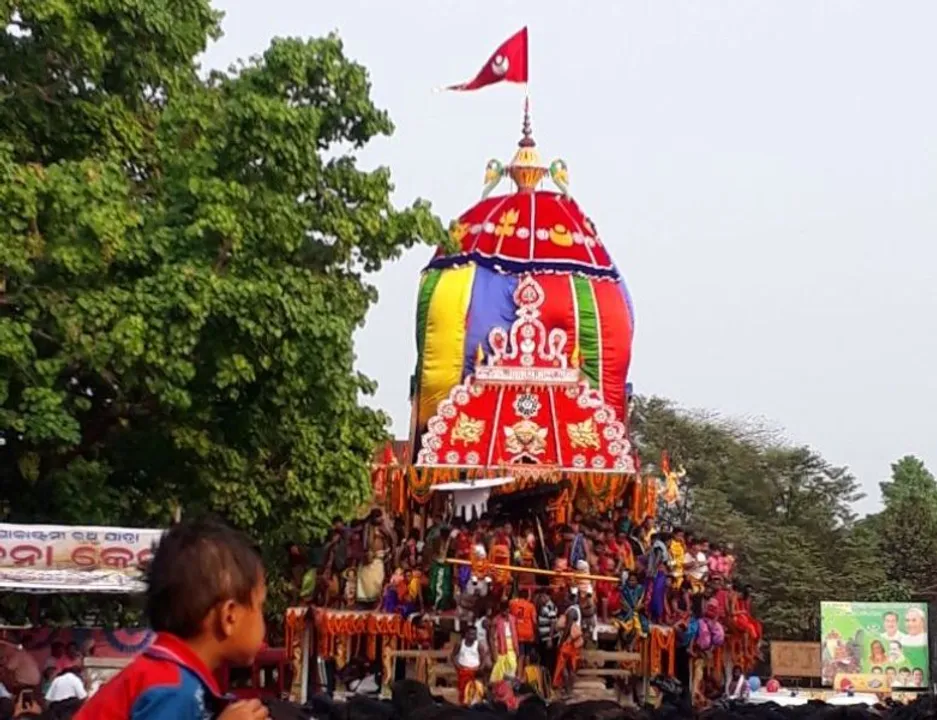  ମାଉସୀ ମା’ ମନ୍ଦିର ଅଭିମୁଖେ ଗଡ଼ିଲା ମହାପ୍ରଭୁ ଶ୍ରୀଲିଙ୍ଗରାଜଙ୍କ ରୁକୁଣା ରଥ