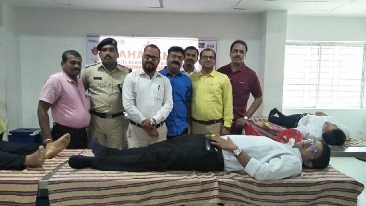  ରକ୍ତଦାନ କରି ଜୀବନ ବଞ୍ଚାଉଛି ପୁଲିସ