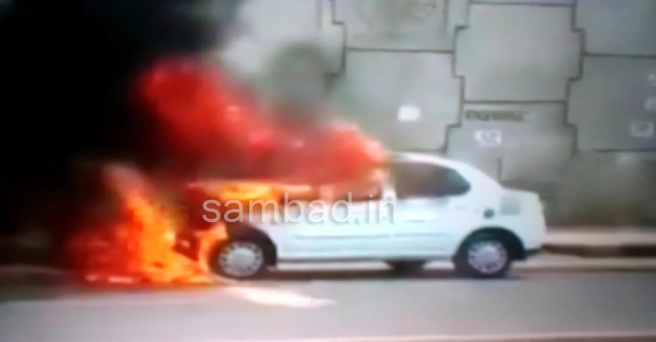  ଭୁନନେଶ୍ୱର : ଇସ୍କନ୍‌ ମନ୍ଦିର ନିକଟରେ ଚଳନ୍ତା କାର୍‌ରେ ଲାଗିଗଲା ନିଆଁ