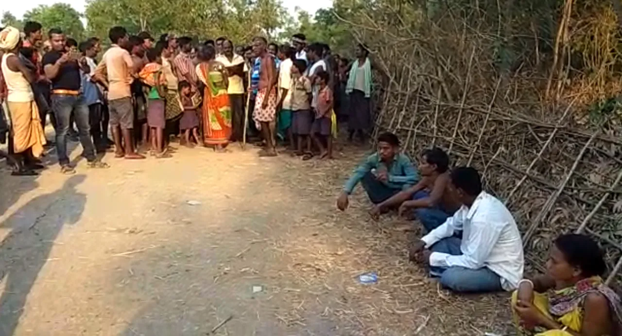  ନାବାଳିକାକୁ ଗଣଦୁର୍ଷ୍କମ ପରେ ଗାଏବ କଲେ ୫ ଅଭିଯୁକ୍ତ, ଗାଁ ଲୋକେ ନିସ୍ତୁକ ପିଟି ପୁଲିସକୁ ଜିମା ଦେଲେ