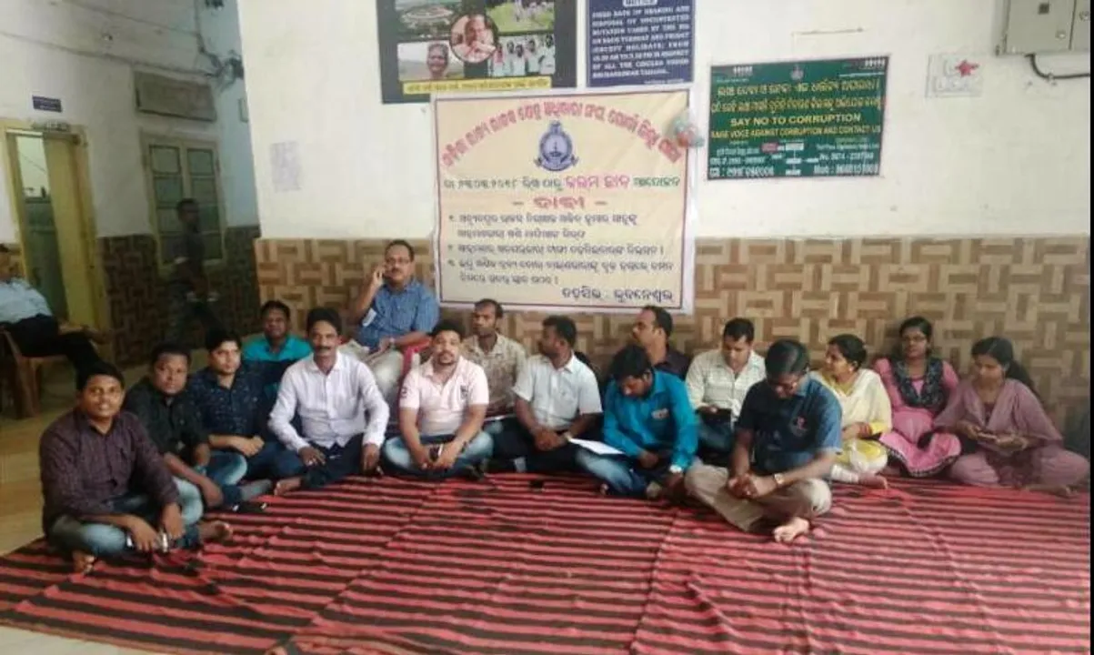  ଭୁବନେଶ୍ୱର: ରାଜସ୍ୱ କ୍ଷେତ୍ର ଅଧିକାରୀ ସଂଘର କଲମ ଛାଡ଼ ଆନ୍ଦୋଳନ