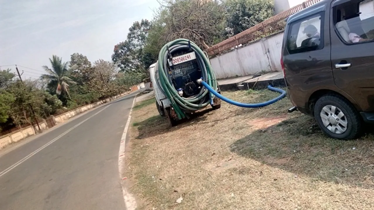  ଡ୍ରେନ୍‌ରୁ ଉଠାଅ, ଡ୍ରେନ୍‌ରେ ପକାଅ