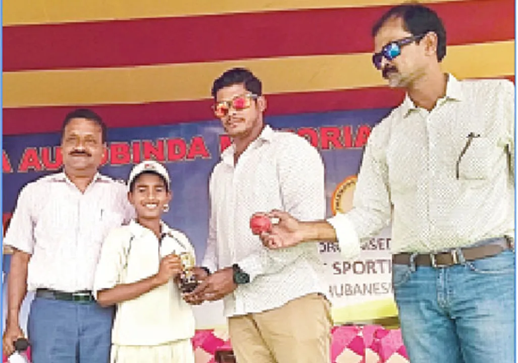  ଶୁଭ୍ରକାନ୍ତଙ୍କୁ ୫ ଓ୍ଵିକେଟ୍‌; ରାମେଶ୍ୱର କ୍ୱାର୍ଟରରେ:ଅରବିନ୍ଦ ସ୍ମାରକୀ ସର୍ବଭାରତୀୟ କ୍ରିକେଟ୍‌