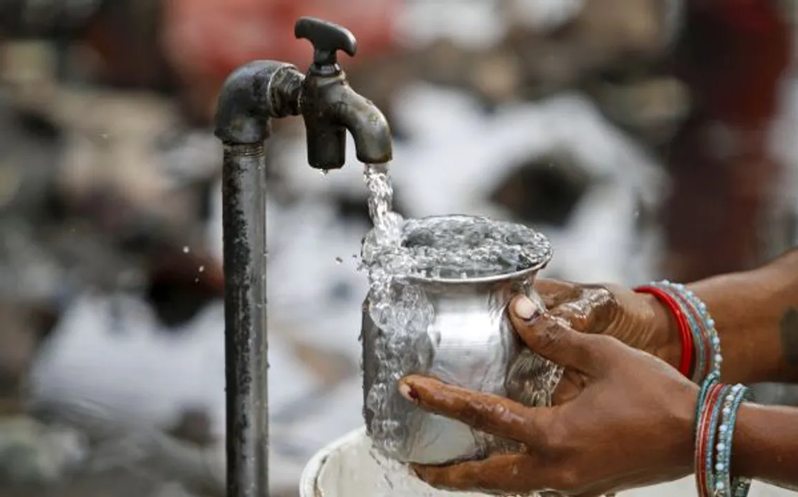  An Indian woman fills drinking water from a public tap, on the eve of World Water Day in Allahabad, India Thursday, March 21, 2013. The U.N. estimates that more than one in six people worldwide do not have access to 20-50 liters (5-13 gallons) of safe freshwater a day to ensure their basic needs for drinking, cooking and cleaning. (AP Photo/ Rajesh Kumar Singh) 