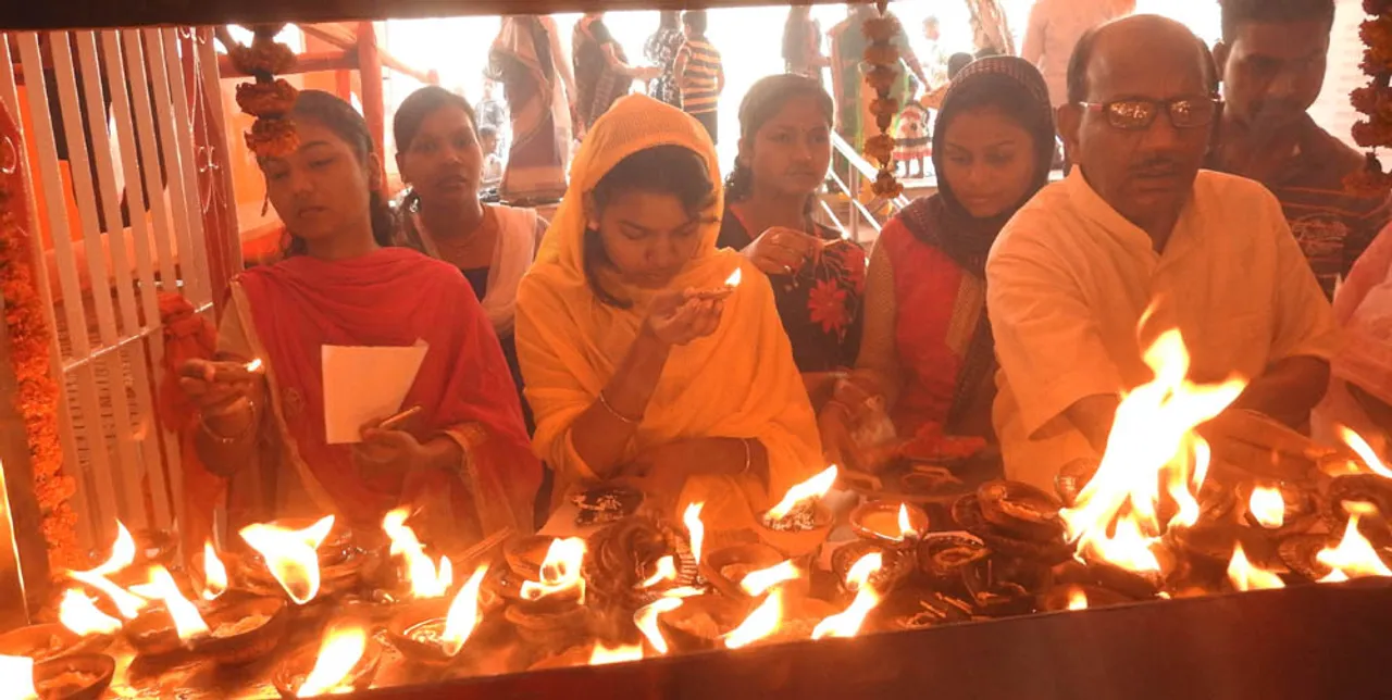  ହନୁମାନ ଜୟନ୍ତୀ ଅବସରରେ ଭକ୍ତଙ୍କ ପ୍ରଦୀପ ପ୍ରଜ୍ଜ୍ୱୋଳନ