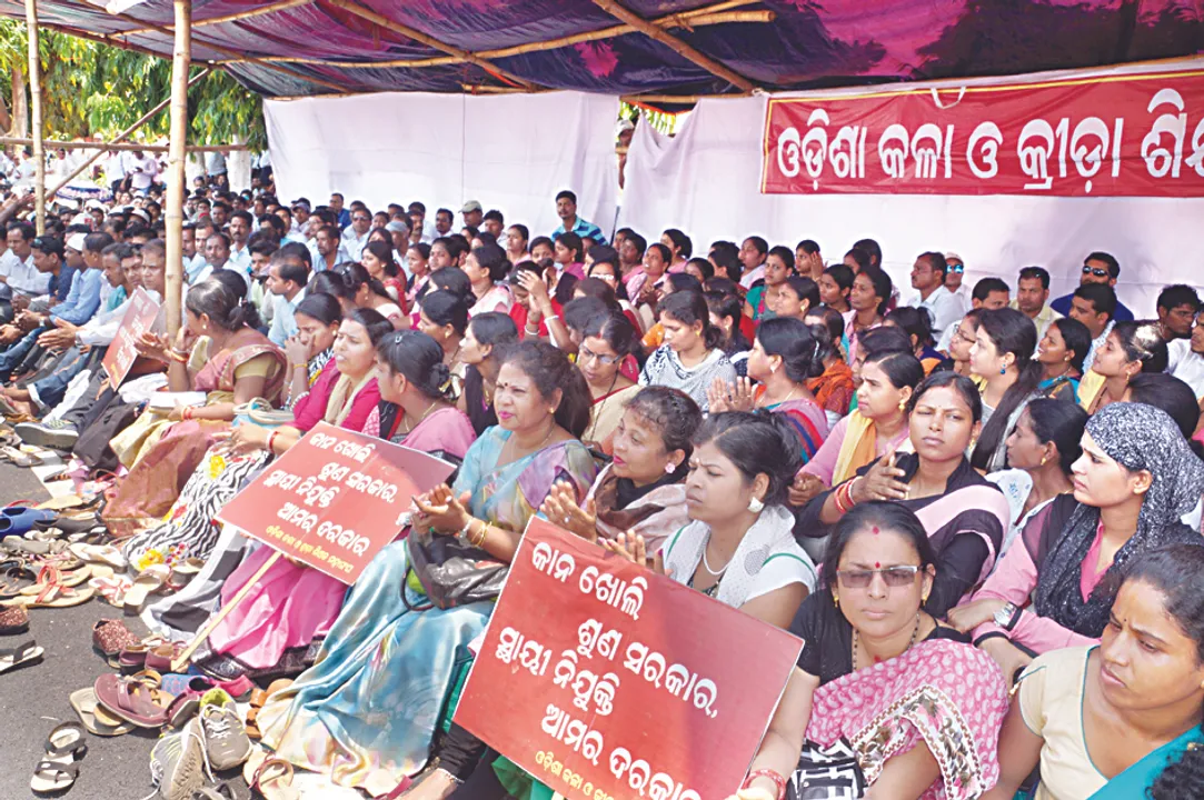  ସରକାରୀ ଅବହେଳା ଅଭିଯୋଗ: ଧାରଣା ଦେଲେ କଳା ଓ କ୍ରୀଡ଼ା ଶିକ୍ଷକ