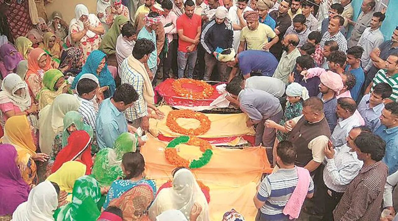  ହିମାଚଳ ପ୍ରଦେଶ ବସ୍‌ ଦୁର୍ଘଟଣା: ୧୩ ଜଣ ପିଲାଙ୍କର ଏକତ୍ର ଅନ୍ତିମ ସଂସ୍କାର କଲେ ଗ୍ରାମବାସୀ