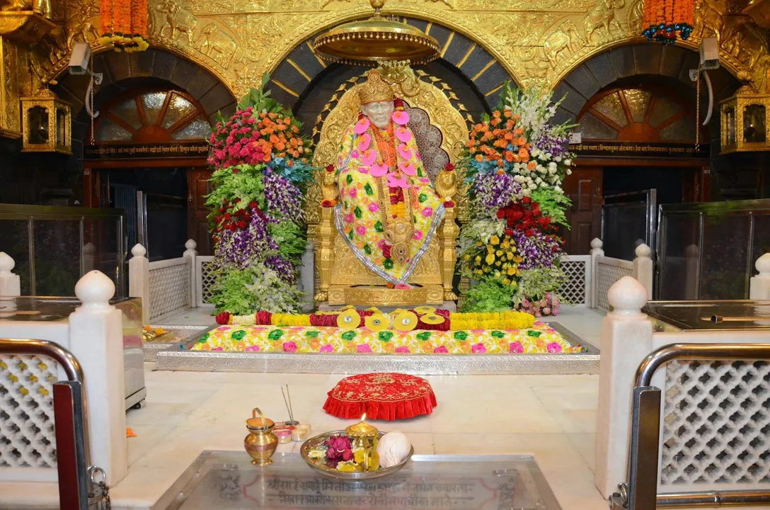  ଶିରିଡ଼ି ସାଇ ବାବାଙ୍କର ଏହି ଆଳତୀ ଦେଖିବାକୁ ହୁଏ ଲକ୍ଷ ଲୋକ ଭିଡ଼, ଇଣ୍ଟର୍‌ନେଟ୍‌ରେ ଘୂରିଲା ବାବାଙ୍କ ଲାଇଭ୍‌ ଆଳତୀ ଭିଡିଓ
