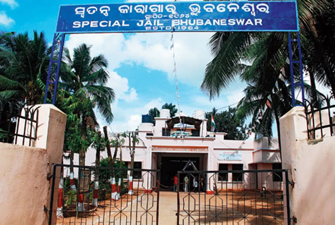  ଝାରପଡ଼ା ସ୍ଵତନ୍ତ୍ର କାରାଗାରରେ ବନ୍ଦୀ ଛାତ୍ର ନେତାଙ୍କୁ ଭେଟିଲେ କଂଗ୍ରେସ ନେତା
