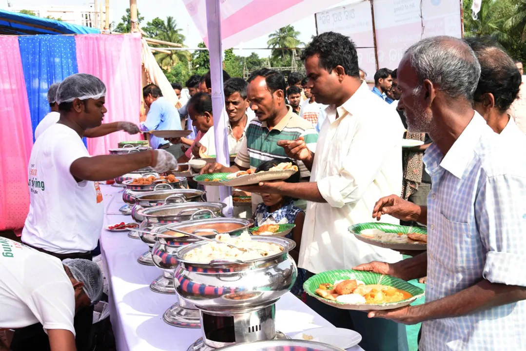  ୫ମ ଆନ୍ତର୍ଜାତିକ ଆର୍ଟ ଅଫ୍‌ ଗିଭିଂ ଦିବସ : ଭାଗ ନେଲେ ୮୦ ଦେଶର ୭୦ ଲକ୍ଷ ଲୋକ