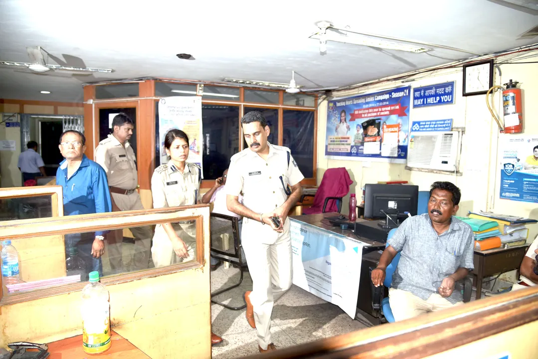  ୫୩ ଲକ୍ଷ ଟଙ୍କା ଲୁଟ୍‌: ବନ୍ଧୁକ ଦେଖାଇ ୪୮ ଲକ୍ଷ ବ୍ୟାଙ୍କ ଟଙ୍କା ଲୁଟିଲେ