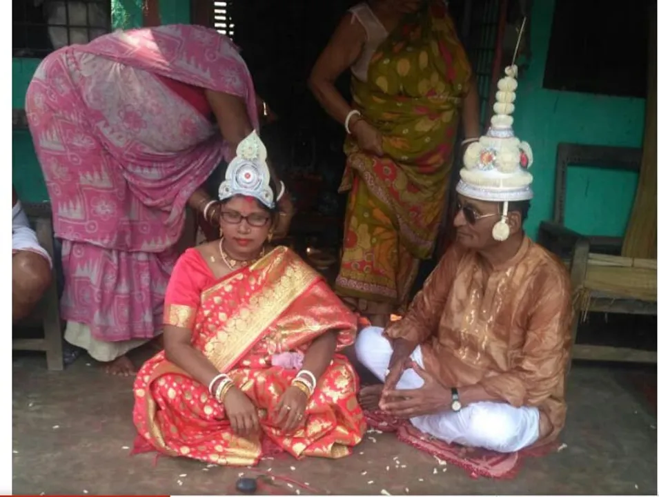  ବିଶେଷ ବିଳମ୍ବ ନୁହେଁ! ୪୫ ବର୍ଷୀୟା କନିଆର ହାତ ଧରିଲେ ୬୬ ବର୍ଷିଅ ବର, ପୂର୍ବରୁ ଦୁହେଁ ବାହା ହୋଇଥିଲେ