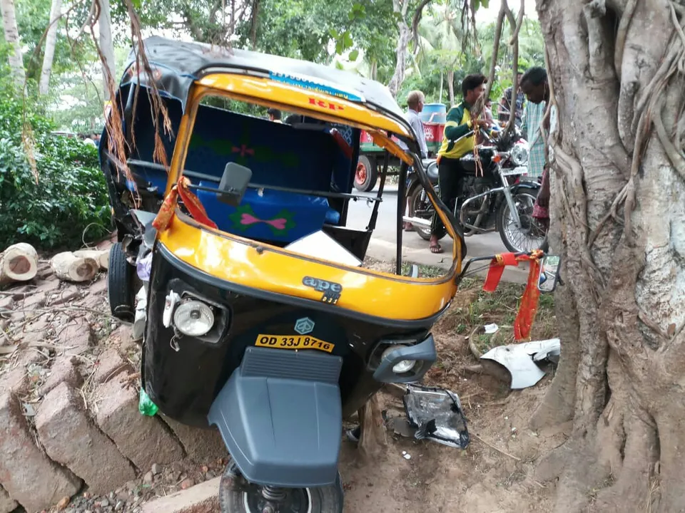  କାର-ଅଟୋ ମୁହାଁମୁହିଁ, ୨ଗୁରୁତର