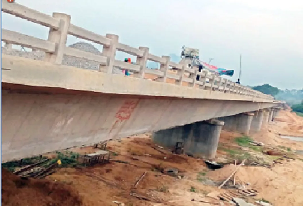  ନଦୀରେ ଯୁବତୀଙ୍କୁ ଠେଲିଦେବା ଘଟଣା:ଯୁବତୀ ମିଳିଲେନି, ଦୁର୍ବୃତ୍ତ ଧରାପଡିଲାନି