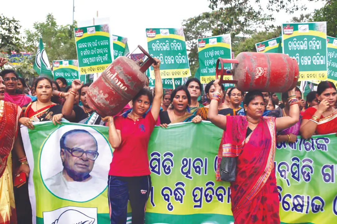  ରନ୍ଧନ ଗ୍ୟାସ୍‌ ମୂଲ୍ୟ ବୃଦ୍ଧି ବିଜୁ ମହିଳା ଜନତା ଦଳର ବିକ୍ଷୋଭ