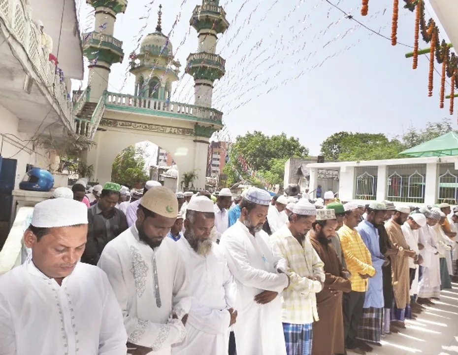  ପବିତ୍ର ଇଦ୍‌ ଅବସରରେ ଭୁବନେଶ୍ୱରର ଏକ ମସ୍‌ଜିଦ୍‌ରେ ମୁସ୍‌ଲିମ୍‌ ସମ୍ପ୍ରଦାୟର ସମୂହ ପ୍ରାର୍ଥନା