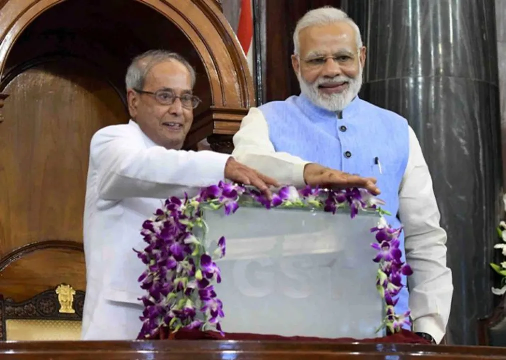  ଜିଏସ୍‌ଟି ଆହୁରି କମିବ, ଆଜି ମଧ୍ୟରାତ୍ରିରେ ବର୍ଷେ ପୂରିବ