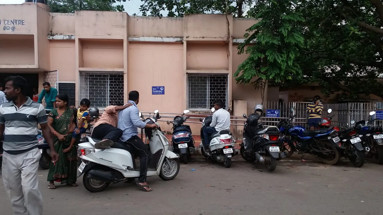  କ୍ୟାପିଟାଲ୍‌ ହସ୍ପିଟାଲ୍‌: ଅଡ଼ୁଆ କରୁଛି ବେଲଗାମ୍‌ ପାର୍କିଂ