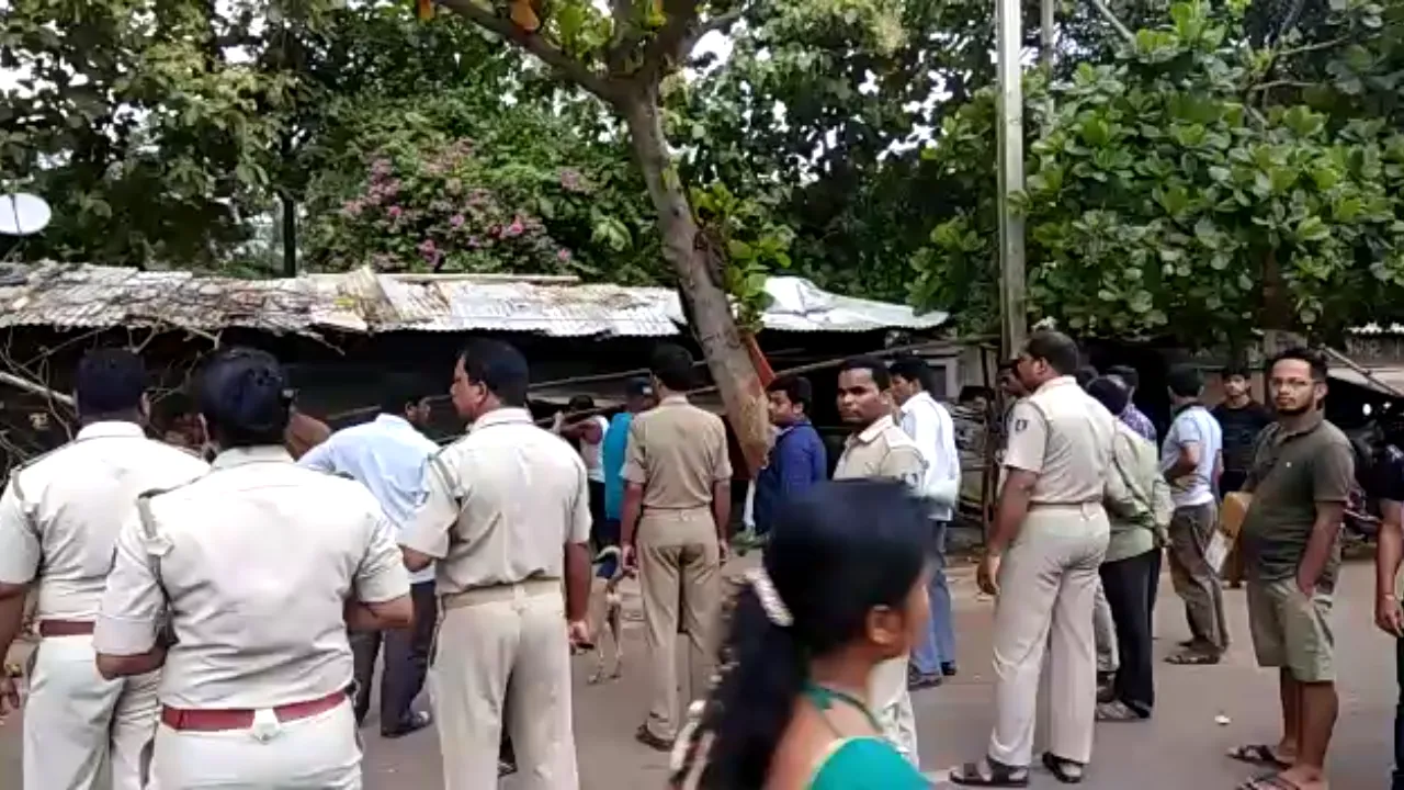  ଉଚ୍ଛେଦ ବେଳେ ଉତ୍ତେଜନା, ପୁଲିସ୍‌ ସହ ଧସ୍ତାଧସ୍ତି