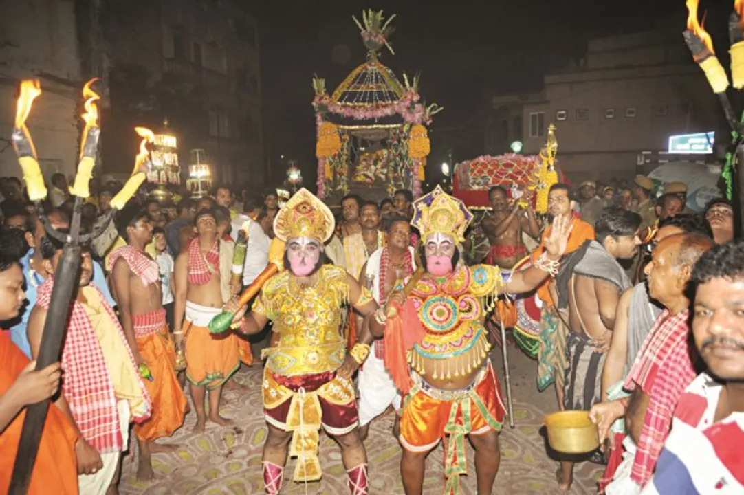  ବାହୁଡ଼ିଲେ ଦେବ ଦମ୍ପତି