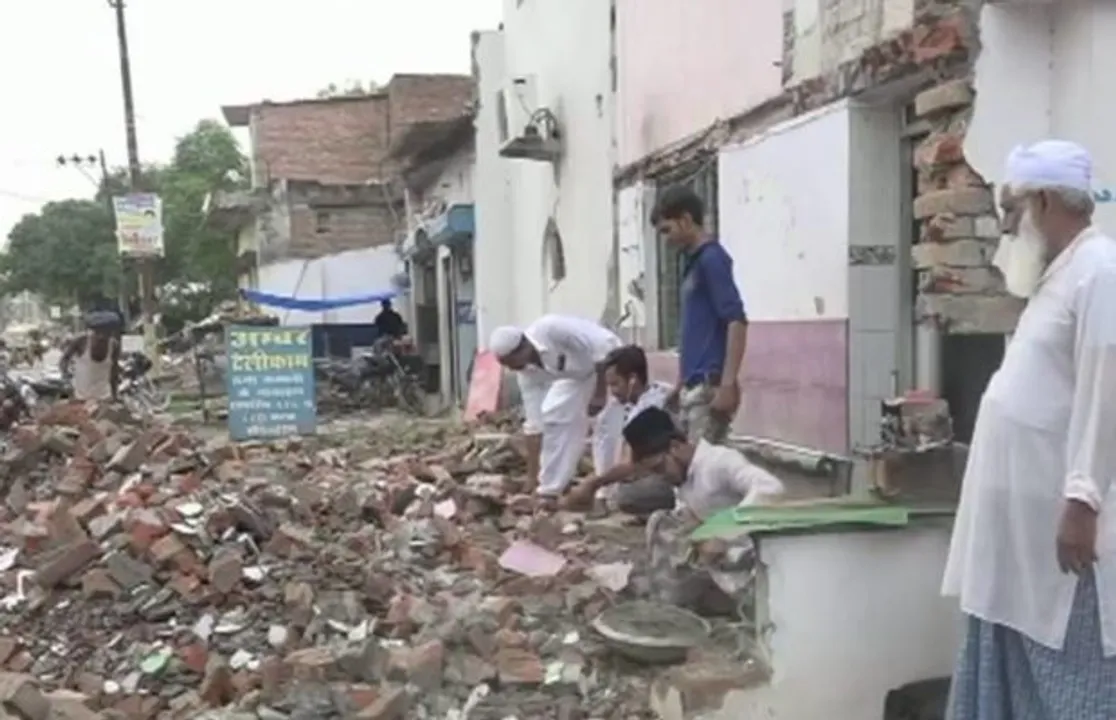  କୁମ୍ଭମେଳା ପାଇଁ ମସଜିଦ୍‌ ପାଚେରୀ ଭାଙ୍ଗିଲେ ମୁସଲିମ ସଂପ୍ରଦାୟର ଲୋକେ